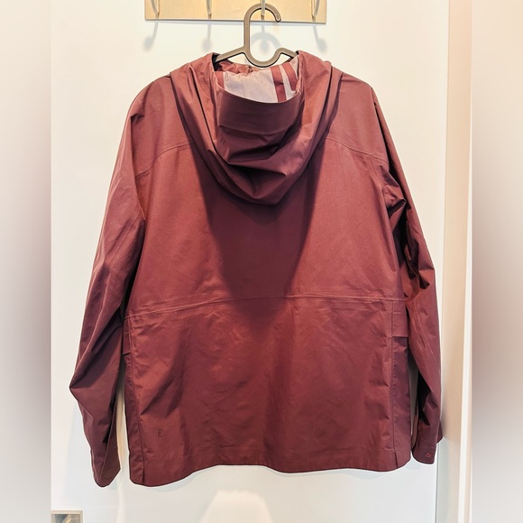 lululemon | StretchSeal Relaxed-Fit Rain Jacket - Burgundy - Picture 3 of 4